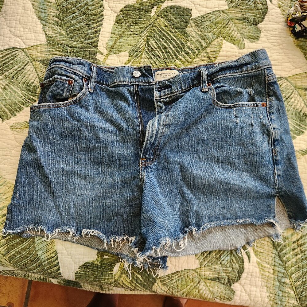 4 Inch Mom Jean Shorts